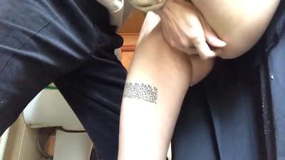 学校のトイレで潮吹き!リアル泡まみれのオーガズム~先生が頑張ってくれました